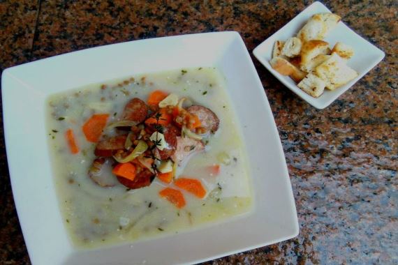 Ароматный суп из чечевицы с зеленью и колбасой - рецепт с фото