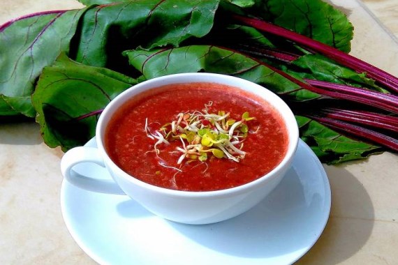 Польский суп из молодой свеклы с ботвой - рецепт с фото