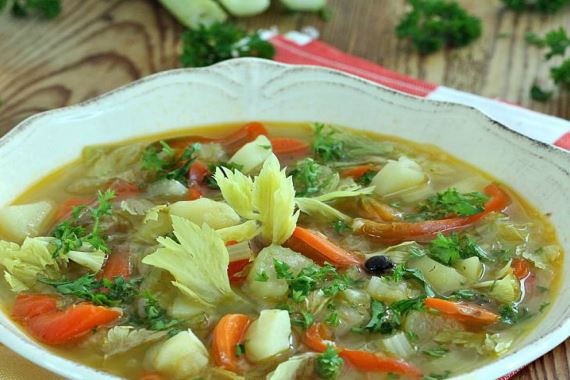 Суп из сельдерея с перцами и картофелем - рецепт с фото