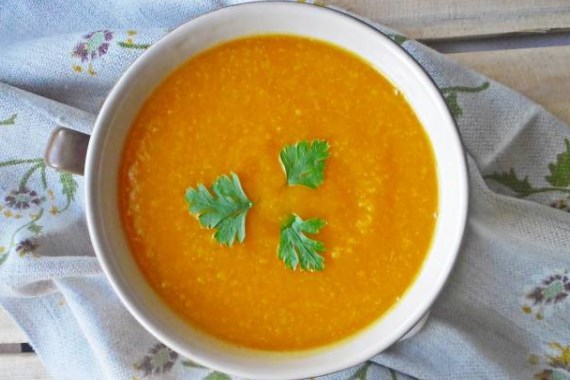 Суп из тыквы с бататом и арахисовым маслом - рецепт с фото