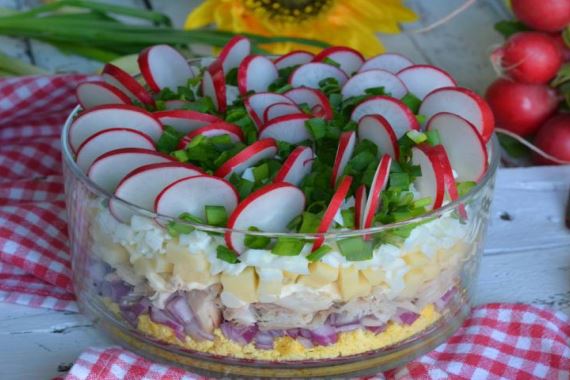 Салат из скумбрии с картофелем и сельдереем
