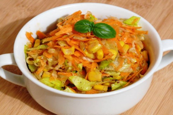 Салат из моркови и белой редьки - рецепт с фото