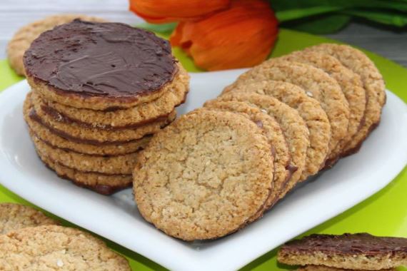 Овсяное печенье с кунжутом в шоколаде - рецепт с фото