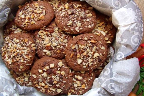Пряничное печенье с орехами - рецепт с фото