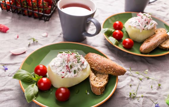 Кольраби, фаршированная сыром и редиской - рецепт с фото