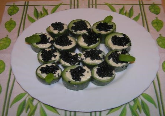 Закуска из огурцов с черной икрой - рецепт с фото