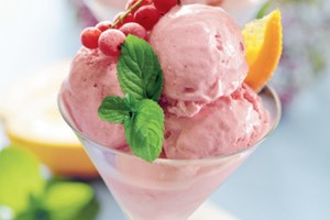 Мороженое с сыром маскарпоне и ягодами (фото)