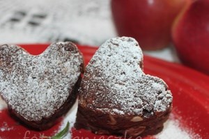 Шоколадные сердечки с яблоком (фото)