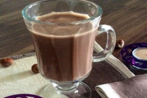 Какао с молоком, корицей и ванилью (фото)