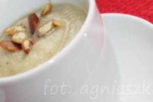 Крем-суп из сельдерея с семечками тыквы (фото)