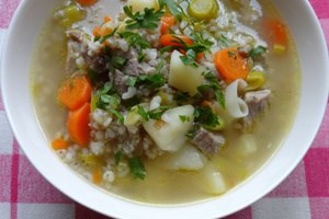 Суп с перловый с овощами и мясом (фото)