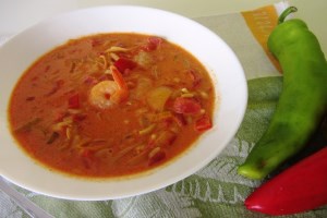 Острый тайский суп с креветками