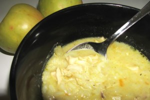 Суп карри с курицей и яблоком