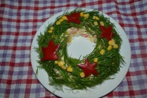 Праздничный салат «Новогодний веночек»