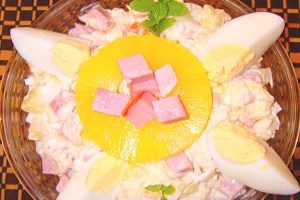 Салат из яиц ветчины и ананаса