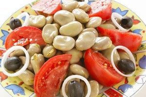 Салат с бобами и оливками (фото)