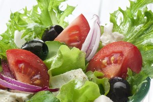 Салат с фетой и помидорами (фото)