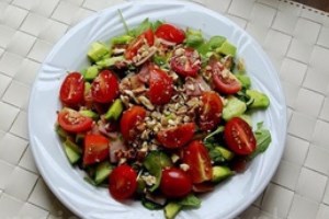 Салат из авокадо с грецкими орехами (фото)