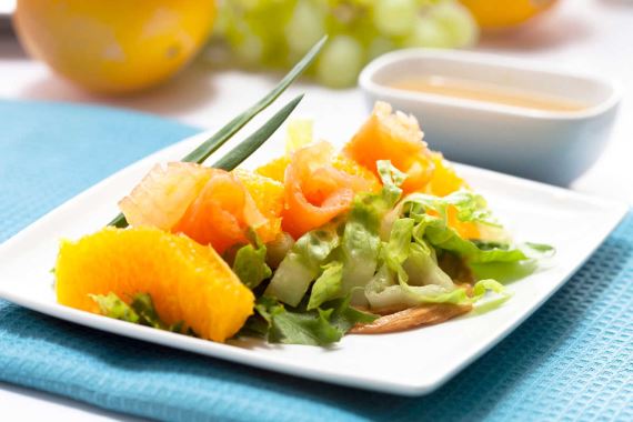 Как приготовить - Салат с лососем, апельсином и ореховой пастой