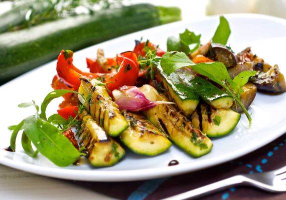 Рецепт Летний салат с баклажанами и перцами