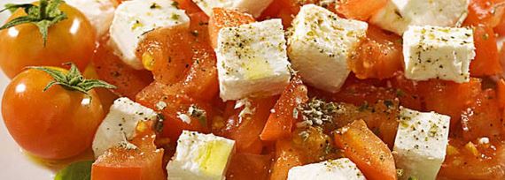 быстрый салат с сыром фета и помидорами - рецепт с фото