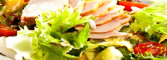 Микс-салат с копченой курицей - рецепт с фото