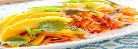 Салат из моркови и манго с лимоном и кокосом - рецепт с фото
