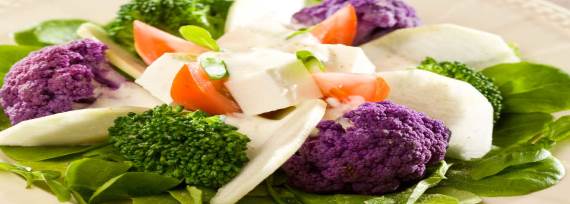 Салат с фета и цветной капустой в соусе - рецепт с фото