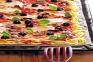 Пицца из спагетти с сыром и грибами (фото)