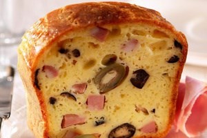 Пирог с оливками сыром и орехами