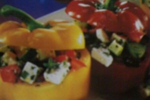 Перец фаршированный греческим салатом (фото)