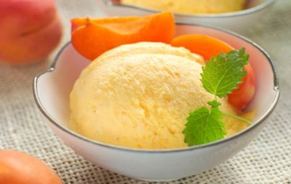Домашнее абрикосовое мороженое - рецепт с фото