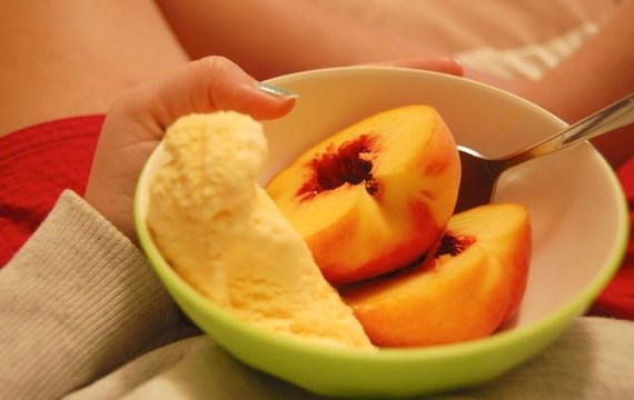 Домашнее персиковое мороженое - рецепт с фото