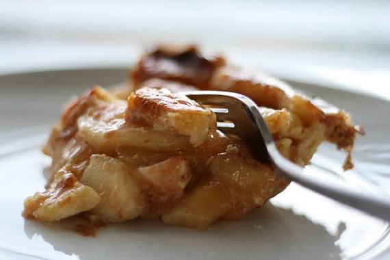 Хрустящий десерт из яблок - рецепт с фото