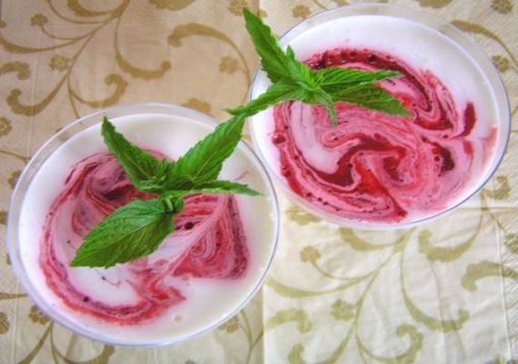 Мраморный десерт с клубникой и желе - рецепт с фото
