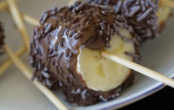 Простой десерт из бананов в шоколаде - рецепт с фото