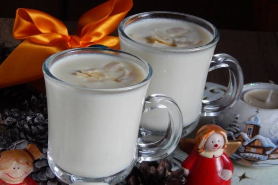 Белый, горячий шоколад с марципаном - рецепт с фото