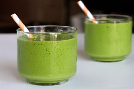 Зеленый, полезный коктейль из овощей и фруктов - рецепт с фото