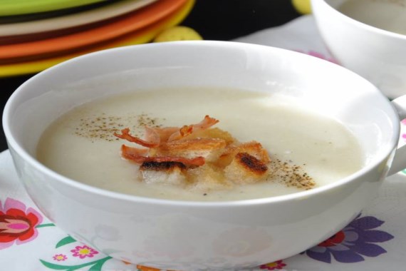 Картофельный крем-суп с хреном и гренками - рецепт с фото