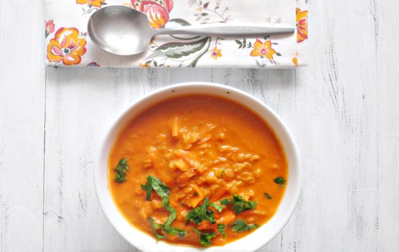 Простой суп из чечевицы с овощами - рецепт с фото