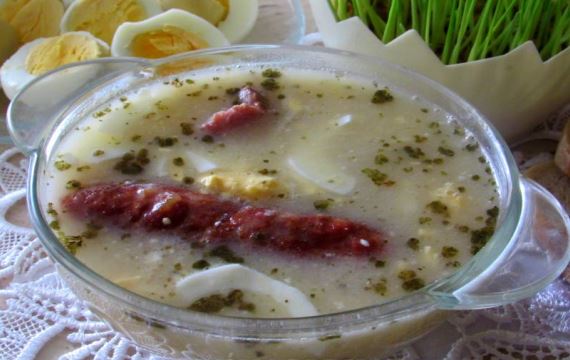 Вкусный и ароматный белый борщ с колбасой - рецепт с фото