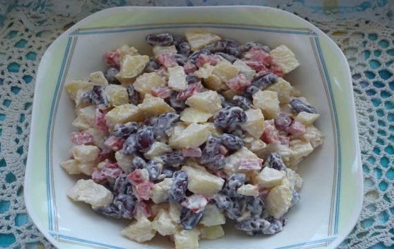 Картофельный салат с красной фасолью и перцем - рецепт с фото