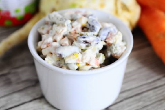 Овощной салат с красной фасолью и майонезом - рецепт с фото