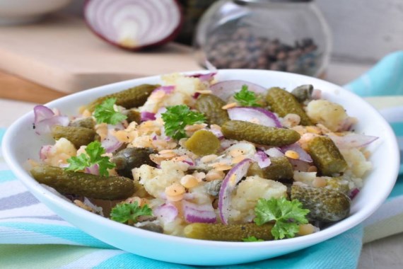 Картофельный салат с каперсами и корнишонами - рецепт с фото