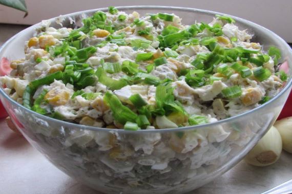 Салат из копченой трески - рецепт с фото