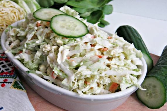 Сырой салат из пекинской капусты с огурцом - рецепт с фото