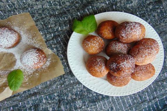 Вкусные, творожные мини-пончики - рецепт с фото
