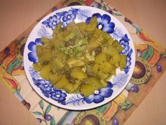 Цукини тушенные с белым вином и чесноком - рецепт с фото