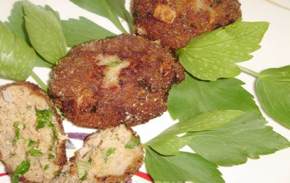 Очень ароматные котлеты из индейки на сковороде - рецепт с фото