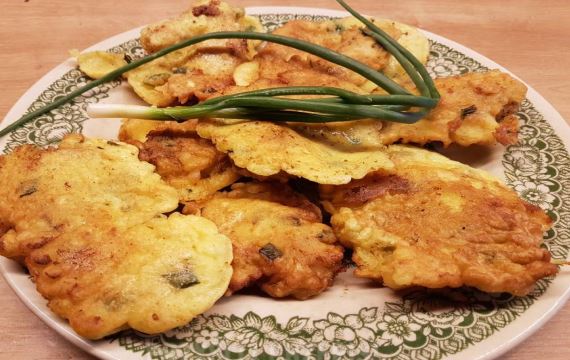 Куриные грудки в тесте с зеленым луком